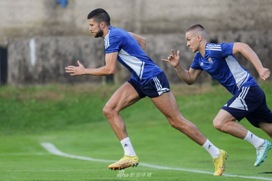 为球迷们呈 为球迷们呈